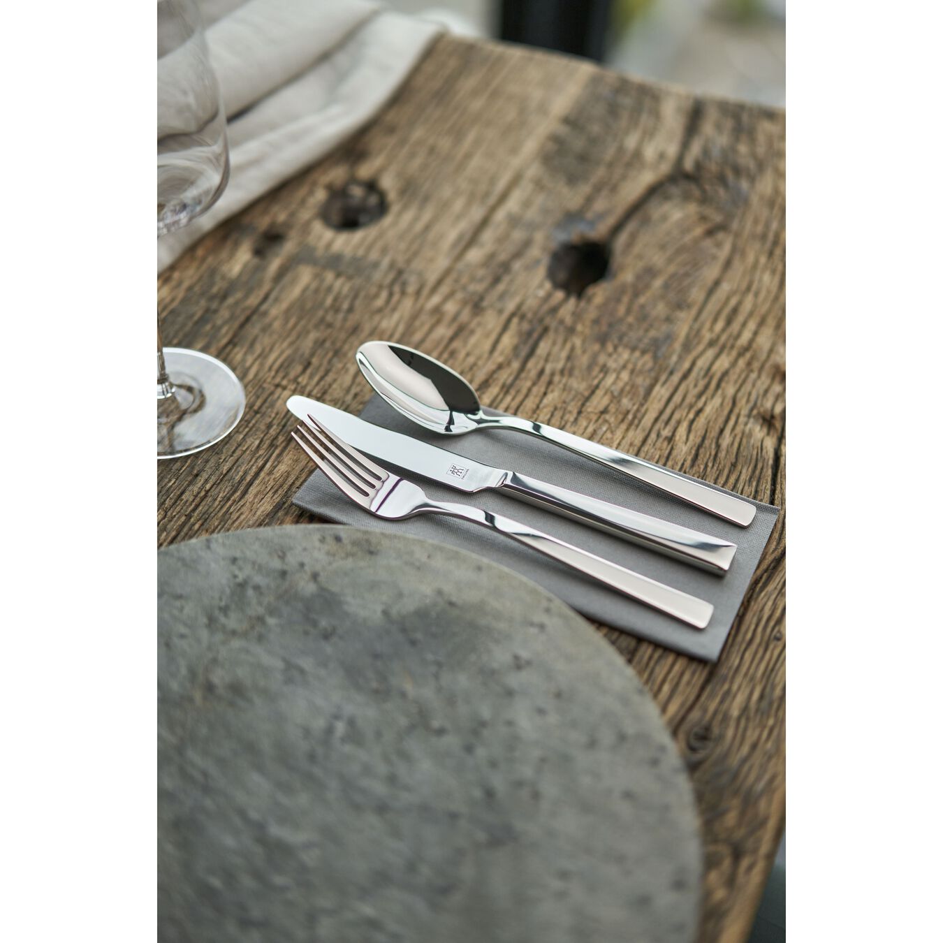 King Flatware Set - 65 Piece