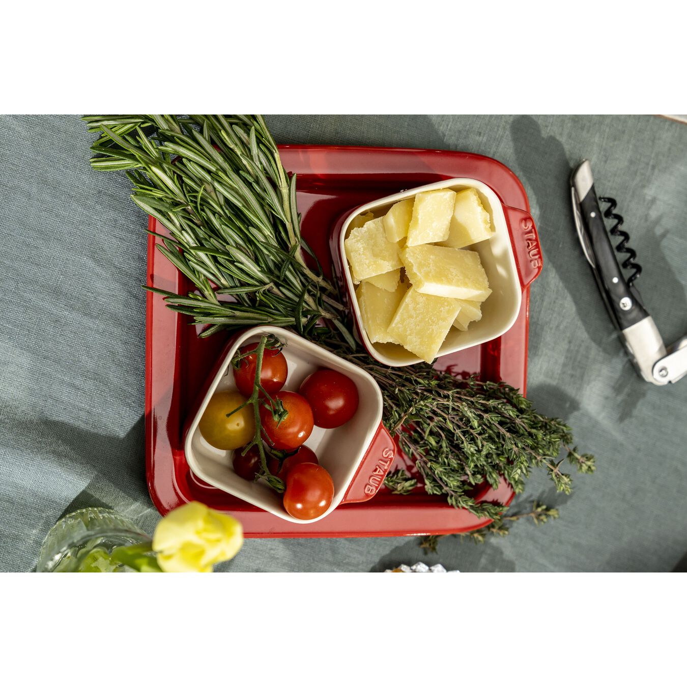 Staub - Appetizer Set - Cherry - 4 Ramekins and Tray